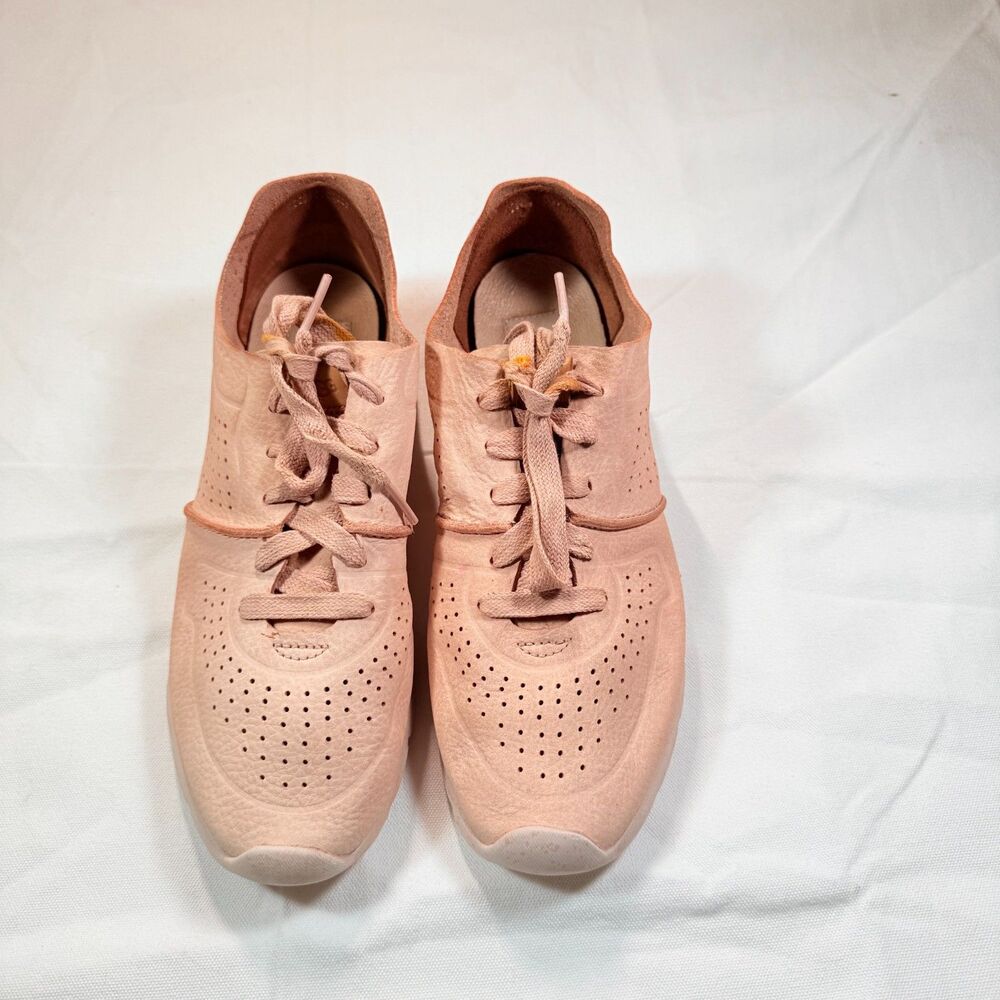 UGG Tye Leather Perforated Sneakers Blush Pink Women’s Size 8.5 S/N 1016674